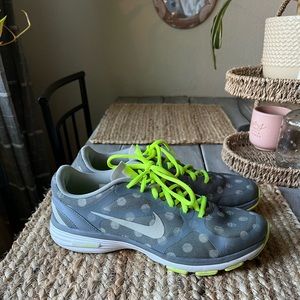 💚👟 Grey Polka Dot Nike Sneakers With Neon Green Accents